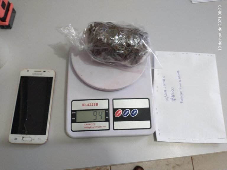 Jovem é preso sob suspeita de tráfico de drogas no Bairro São Francisco, em Itaituba