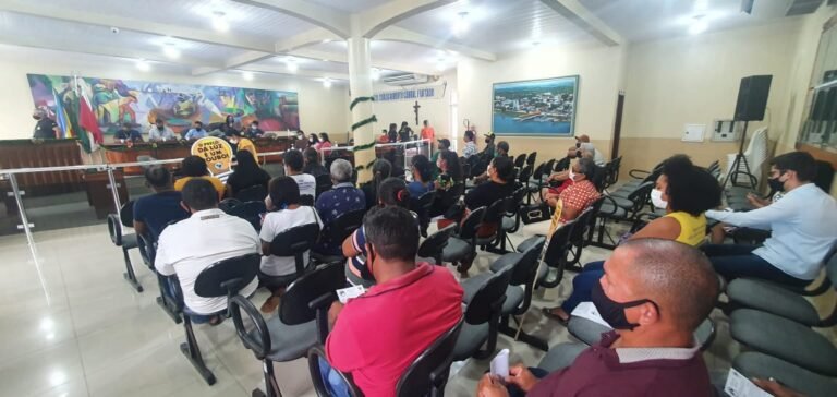 Consumidores participam de audiência pública com a empresa Equatorial, em Itaituba