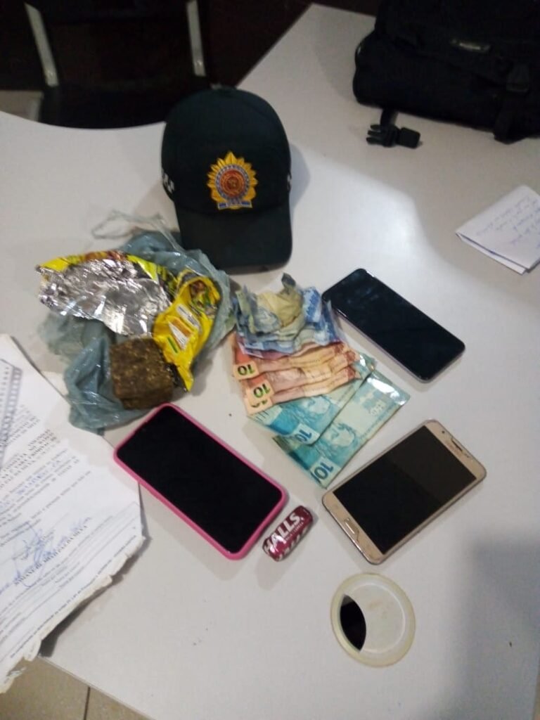 Mulher é presa suspeita de comercialização de entorpecentes em Itaituba, no PA