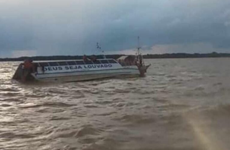 Vídeo: Bom Jesus IV naufraga sentido ao Marajó