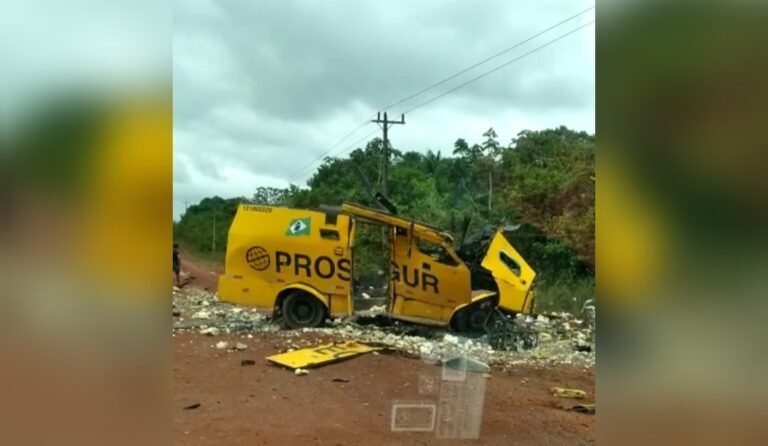 Testemunha filma o momento em que bandidos explodem carro na BR-308, no nordeste do PA