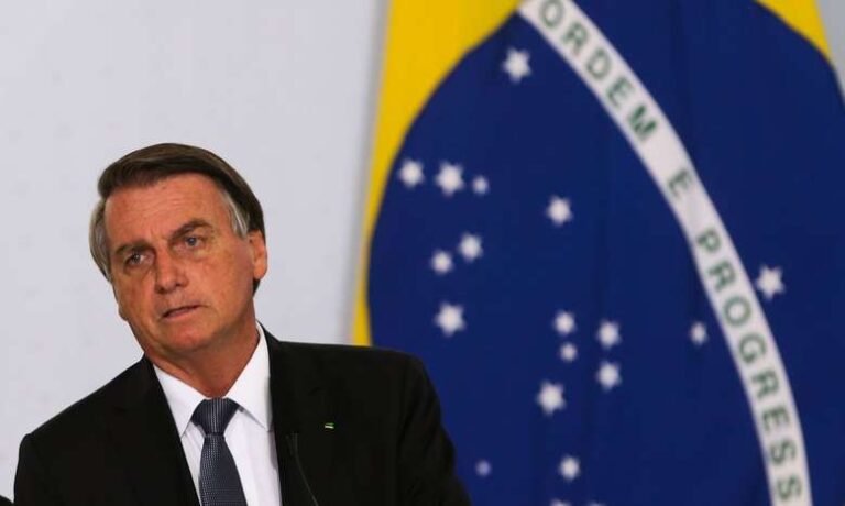 Moraes determina que Bolsonaro preste depoimento na PF nesta sexta-feira