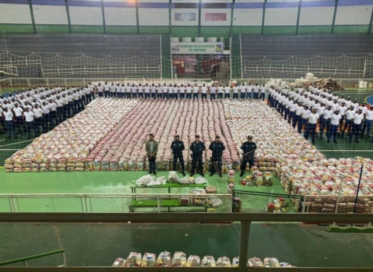 Cestas básicas é distribuída para famílias carentes em Itaituba, no PA