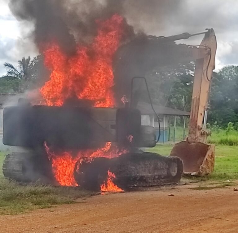 Vídeo: PF destrói maquinários e causa desespero a moradores de Porto Rico em Jacareacanga, no PA
