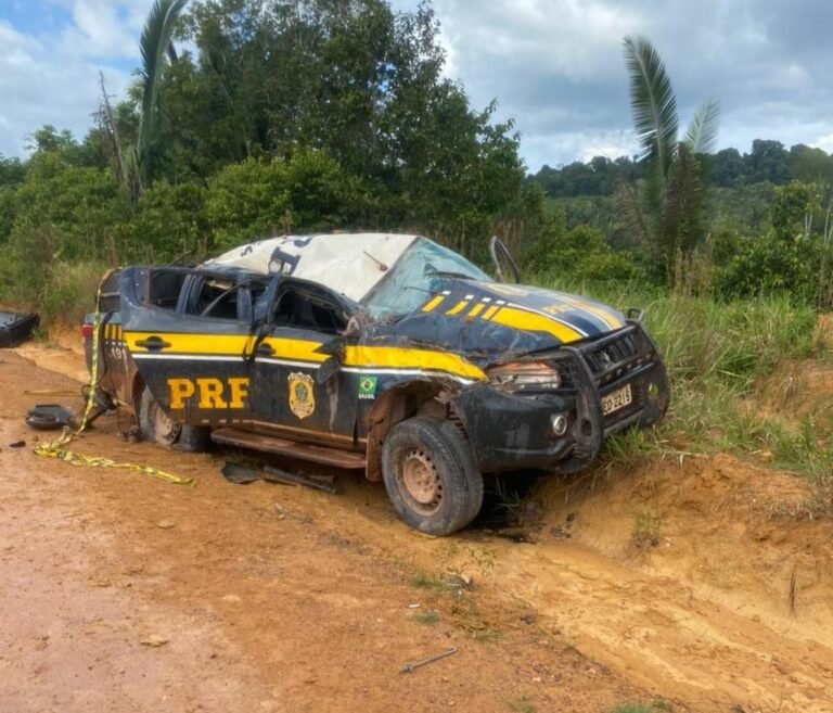 Viatura da PRF que capotou na BR-230 não estava envolvida na operação de combate aos garimpos ilegais, diz a entidade