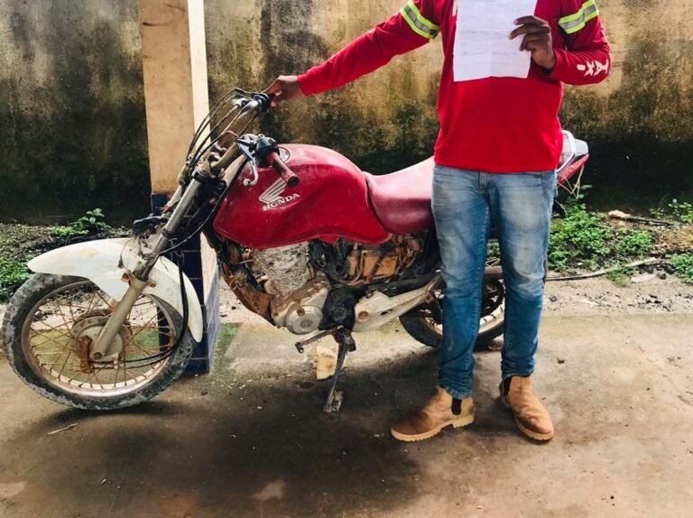 Motocicleta que havia sido furtada é encontrada abandonada em área de mato, em Jacareacanga