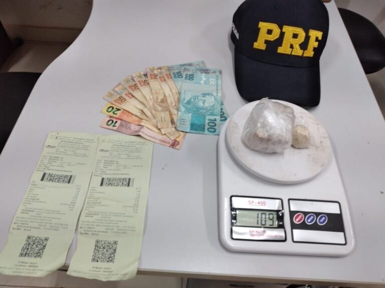 Polícia Rodoviária Federal localiza droga dentro de um ônibus durante operação