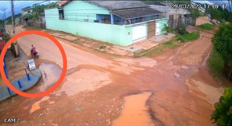 Elemento furta moto em plena luz do dia no bairro Vitória Régia em Itaituba, no PA
