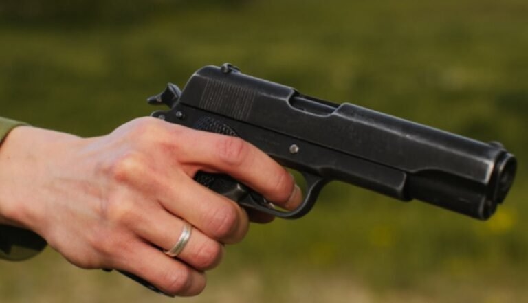 Mais de 166 mil brasileiros podem andar armados com aprovação da PL das armas; entenda