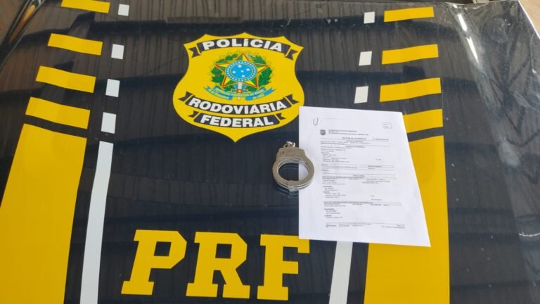 Carro de passeio com registro de apropriação indébita é identificado pela PRF