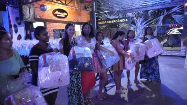 Gestantes recebem kits com peças para o enxoval em Itaituba
