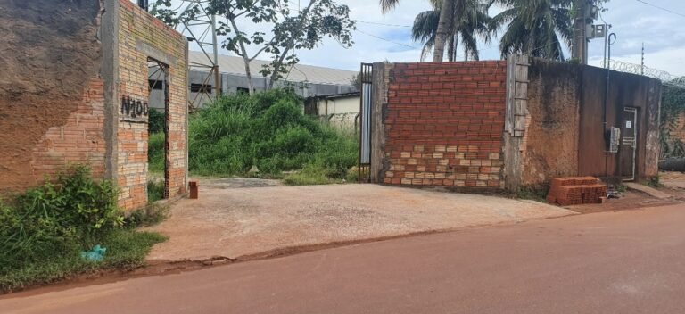 Motorista que derrubou muro de residência no bairro da floresta paga todo prejuízo