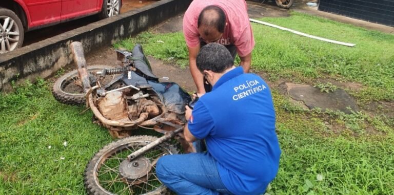 Grande número de motocicletas apreendidas passam por vistoria pela Polícia Científica em Itaituba, no PA