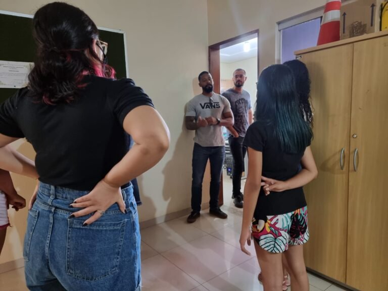 Adolescentes atendidos pelo CAPS Infantil visitaram as instalações da PF em Altamira