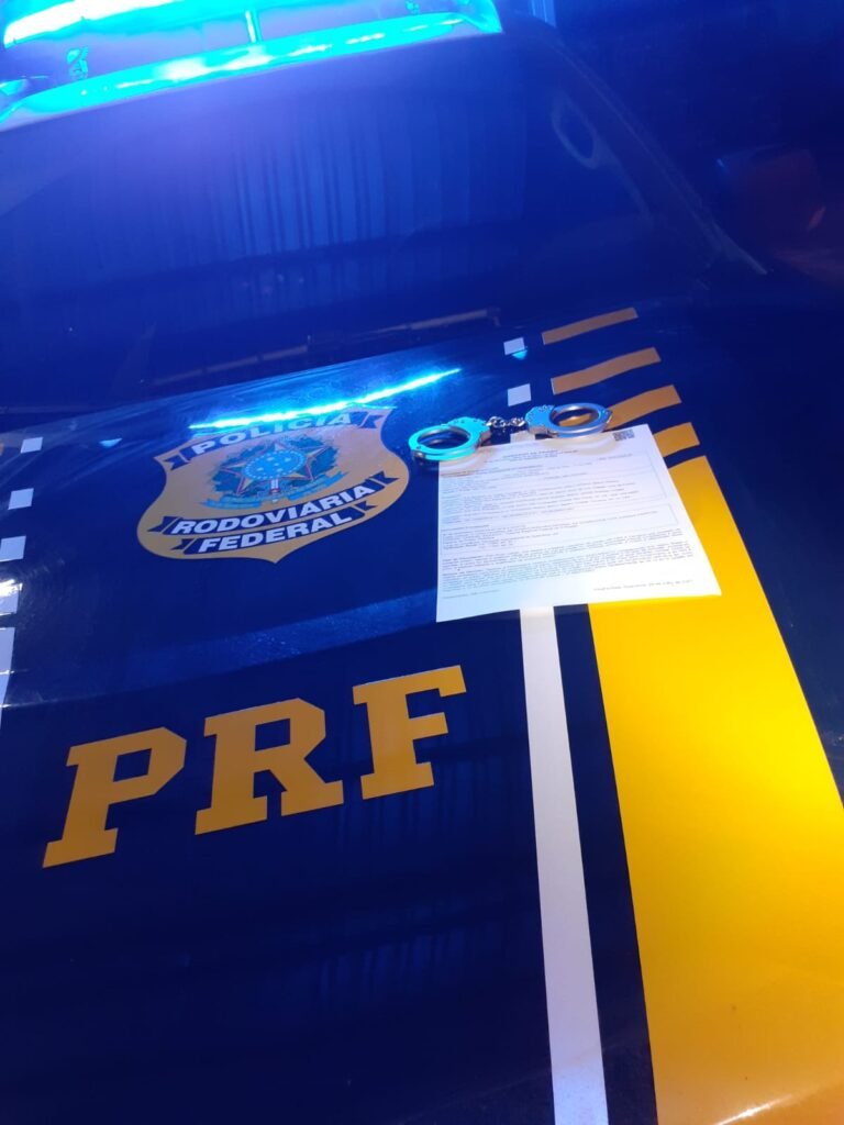 Mulher com mandado de prisão em aberto é detida pela PRF em ônibus em Santarém