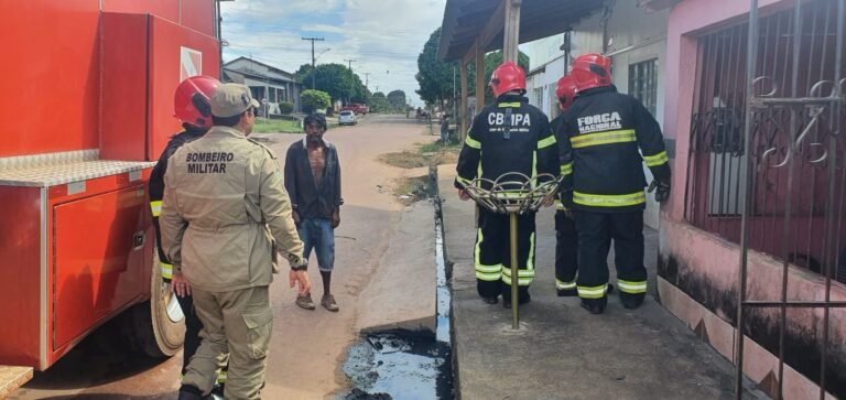 Poste de madeira pega fogo no Bairro Bom Remédio em Itaituba, no PA