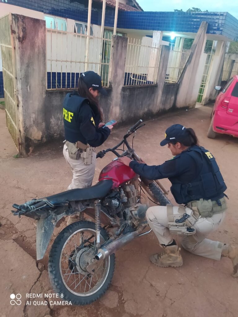 PRF apreende motocicleta com adulteração na comunidade de Caracol