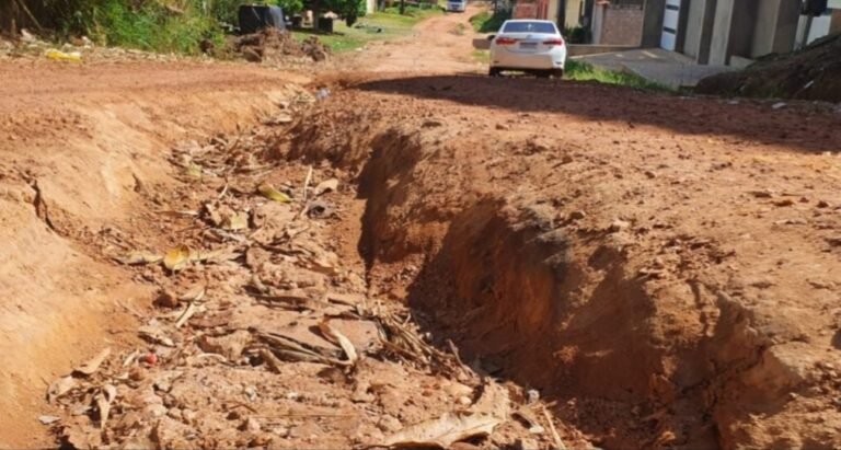 Moradores denunciam vala aberta em Bairro de Itaituba