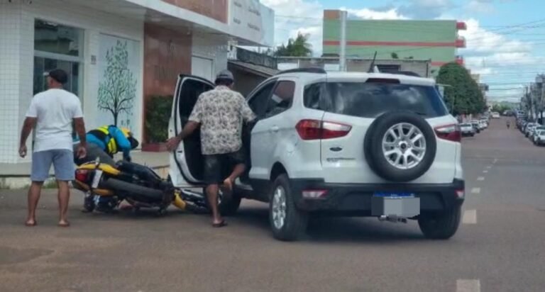 Acidente envolvendo carro e moto é registrado na tarde desta quinta-feira em Itaituba PA
