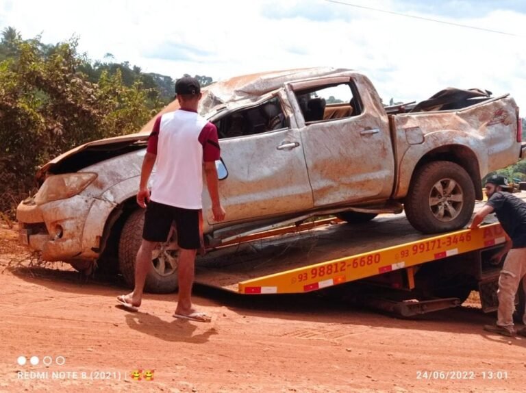 Família capota de caminhonete na BR230 próximo a Medicilândia PA