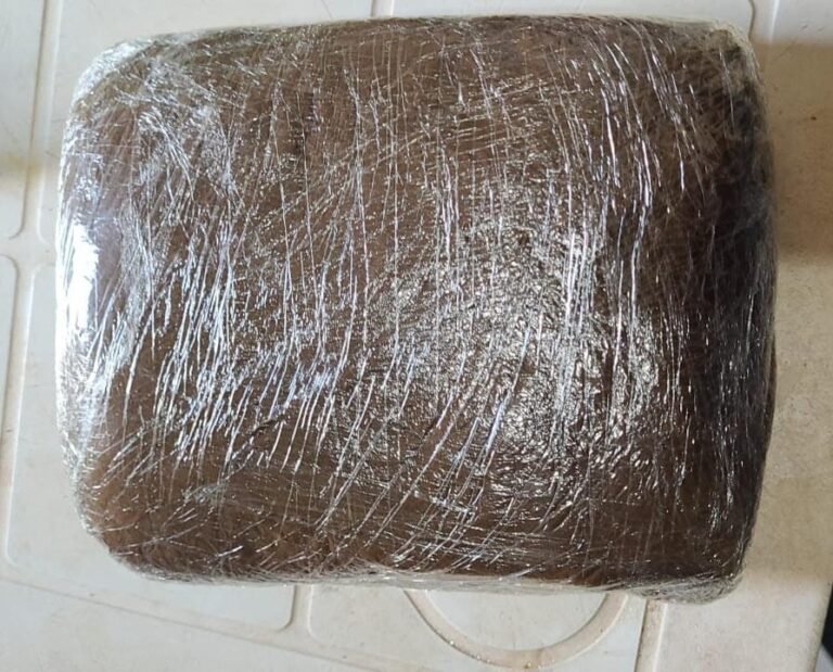 Adolescente de 17 anos é detida com droga em Ônibus no Distrito de Crepurizinho em Itaituba  PA