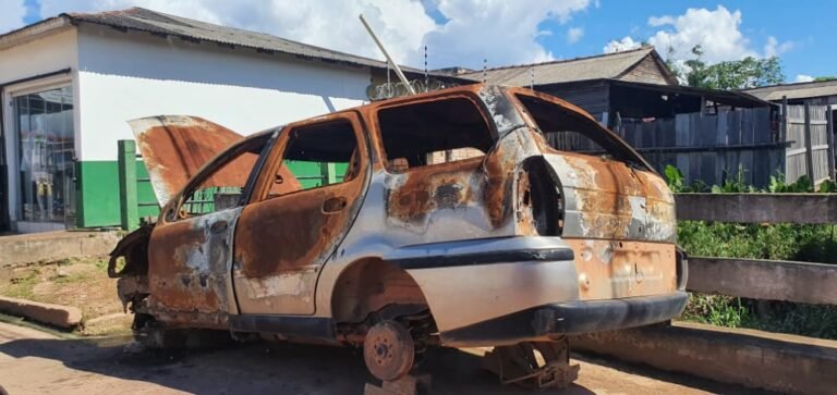 Sucatas de veículos abandonados em via pública causa transtornos aos Itaitubenses