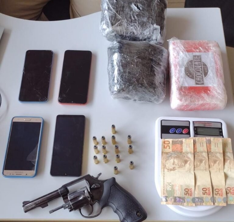 PRF prende casal por porte ilegal de arma de fogo e por tráfico de drogas na BR 163