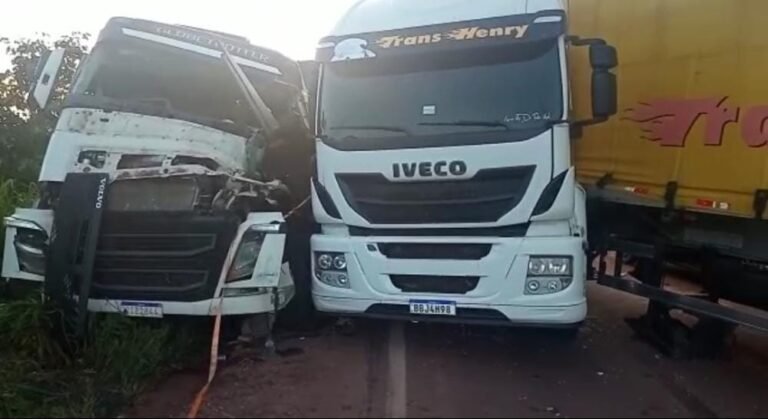 Colisão entre Caminhões deixa 01 pessoa morta na BR 230