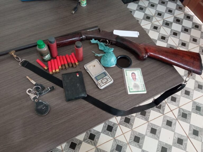 Homem é preso por tráfico de drogas e posse Ilegal de arma de fogo em Moraes de Almeida PA