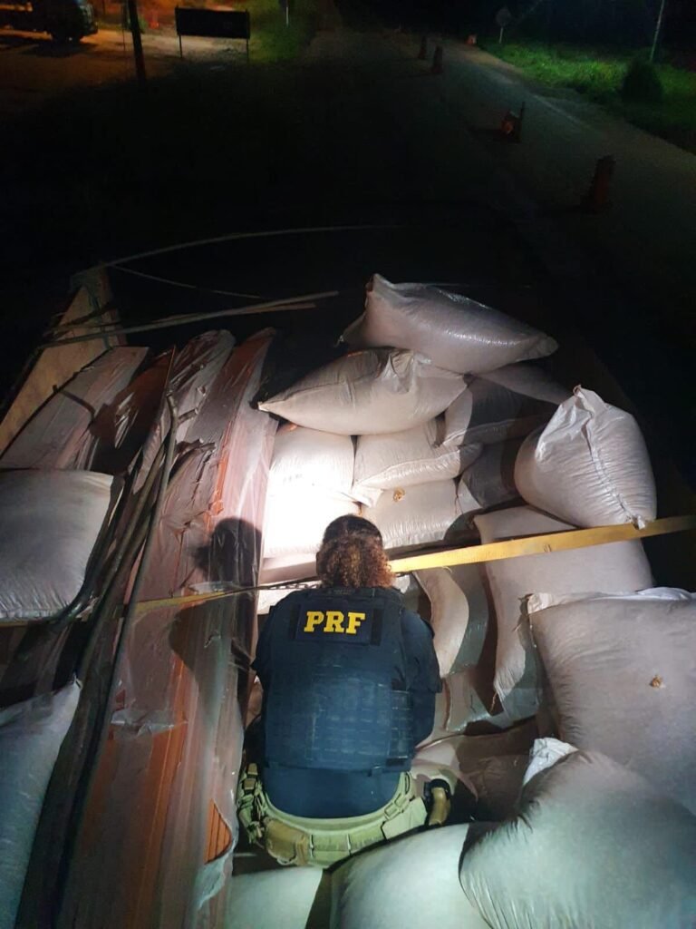 PRF apreende mercadoria sem Nota Fiscal na BR 163 em Santarém PA