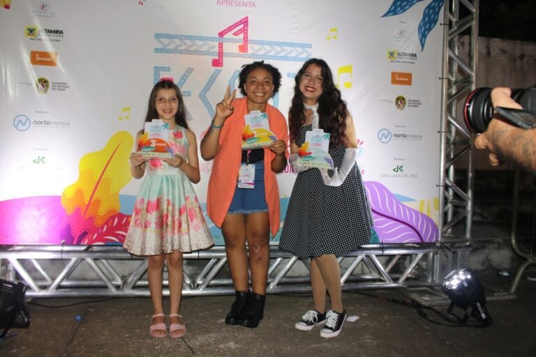 Festival premia jovens cantoras em Altamira, no Pará
