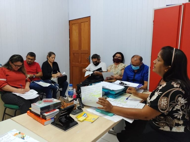 Diretores de Escolas Estaduais em Itaituba, participam de reunião de alinhamento com a 12° URE