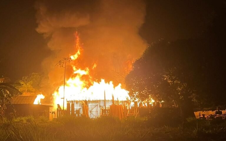 Incêndio destrói marcenaria e duas casas em Novo Progresso