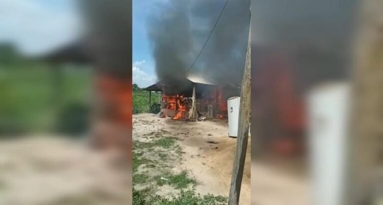 Vídeo: Casa pega fogo e família perde tudo em Itaituba