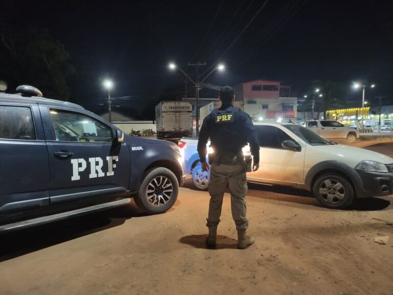 Carro roubado é recuperado pela PRF em abordagem na BR 163