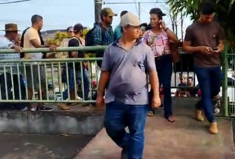 Agricultores encerram manifestação na BR 230 e ocupam sede do Incra em Santarém 