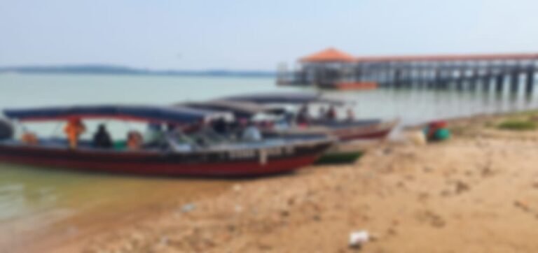 Colisão entre embarcações deixa jovem hospitalizada em Itaituba