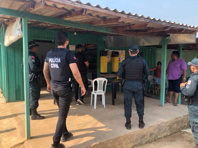Polícias Civil e Militar fecham estabelecimentos irregulares no município de Rurópolis, no PA