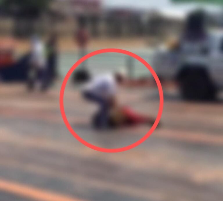 Vídeo: Dois homens brigam sobre a balsa em Itaituba, no PA