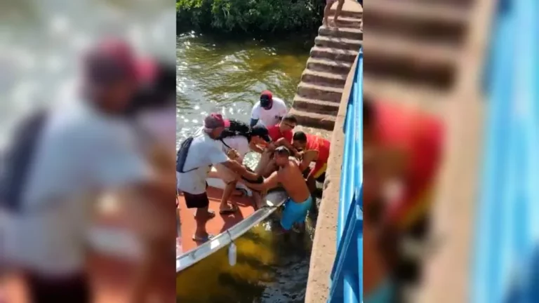 Homem é reanimado por bombeiros após se afogar ao tentar atravessar rio a nado em Alter do Chão