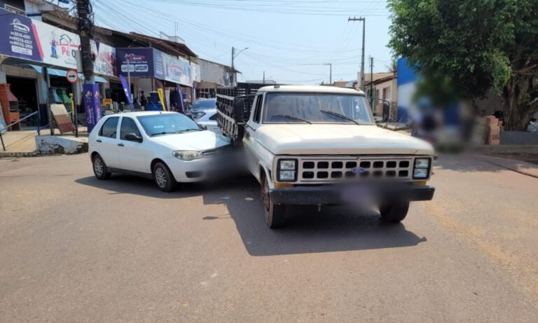 Colisão entre veículos causam danos materiais no bairro Bela Vista em Itaituba, no PA