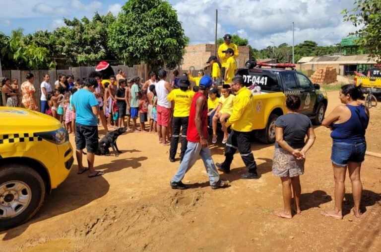Campanha de Natal do Detran doa 230 brinquedos a crianças em Itaituba, no PA