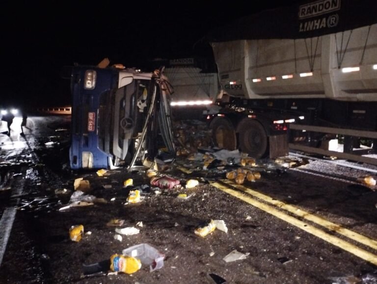 Caminhoneiro morre após ficar preso às ferragens em acidente na BR 163