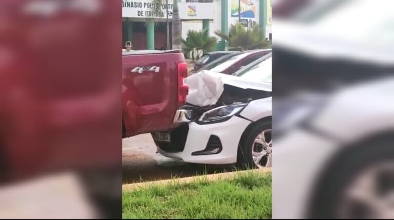 Vídeo: Dois veículos se envolvem em acidente na BR 230
