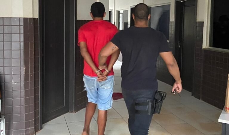 Casal foge da PM em motocicleta e acabam presos em Itaituba, no PA