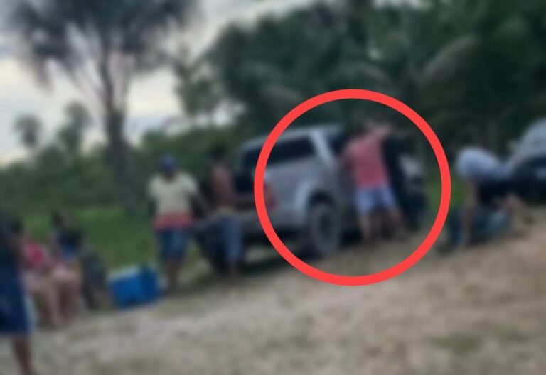 Policial a paisana agride mulher com tapas na cara em Jacareacanga, no PA