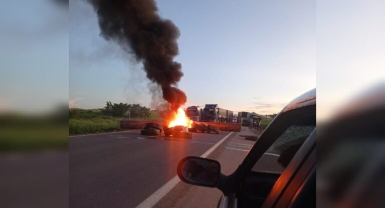 Manifestantes bloqueiam 5 trechos da BR-163 no Pará