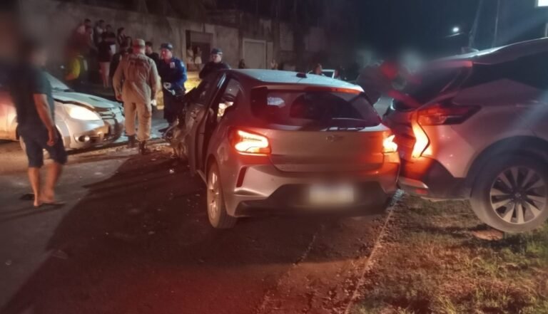 Vídeo: Veículos colidem frontalmente na estrada do bis em Itaituba, no PA