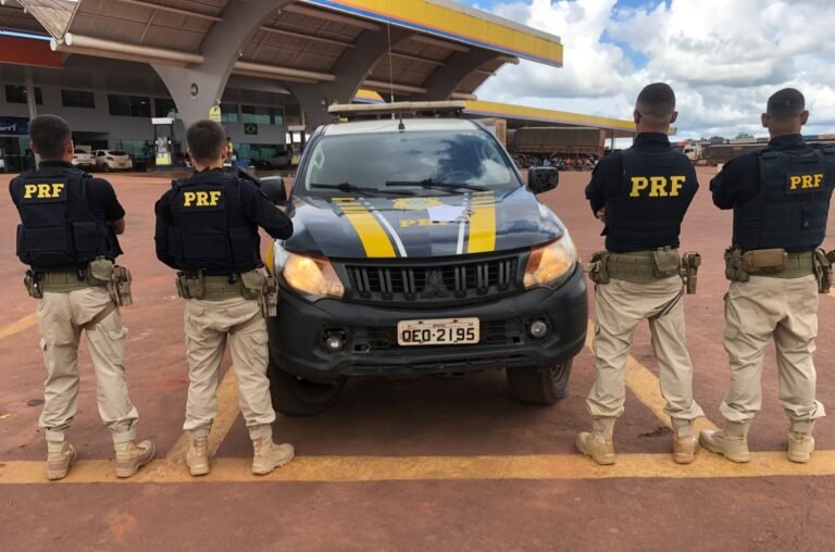 Duas pessoas com mandado de prisão são presas pela PRF