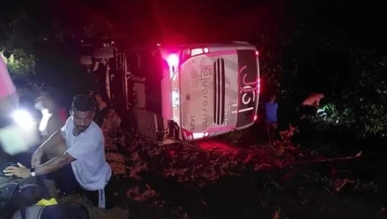 Ônibus com delegação de indígenas do Tapajós e Arapiuns capota na Br-163, no Mato Grosso; há feridos